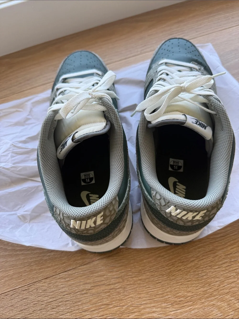 Nike Dunk Low Retro PRM Low-Top Sneakers - Dark Stucco Vintage Green